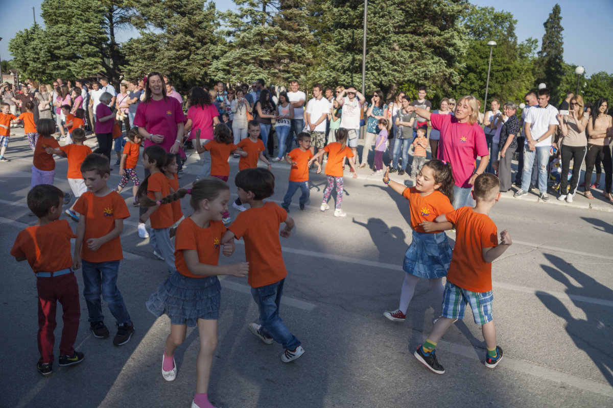Дечија приредба у центру Горњег Милановца у организацији Предшколске установе Сунце